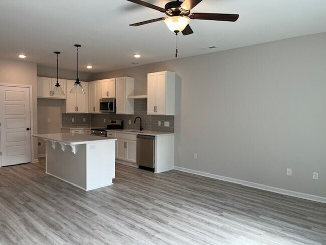 Building Photo - 8409 Paramount Point