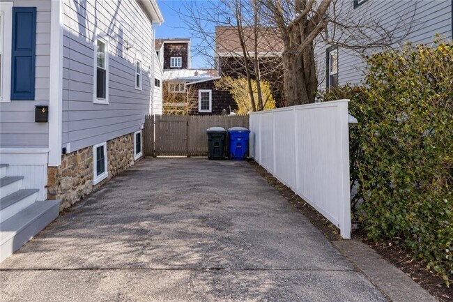 Building Photo - 62 Roseneath Ave