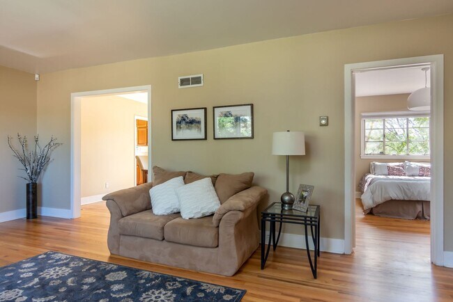 Building Photo - SPRUCE PARK CLASSIC 3 Bedroom  2 Bath 2/STORY 2/CG