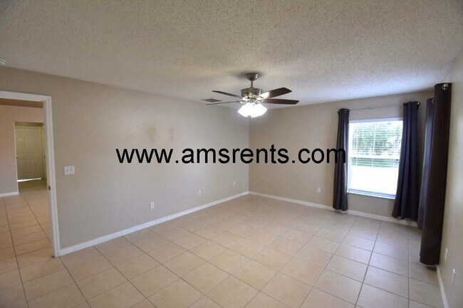 Building Photo - Spacious 3 bedroom 2 bath in Poinciana