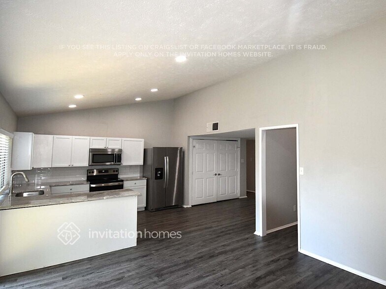 Building Photo - 4112 Silverberry Ave