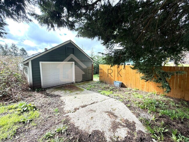 Building Photo - Charming Updated South Tacoma Home with Spacious Bonus Loft and Fenced Yard