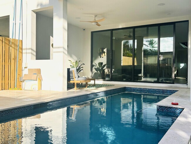 Primary Photo - 1125 NE 17th Ave