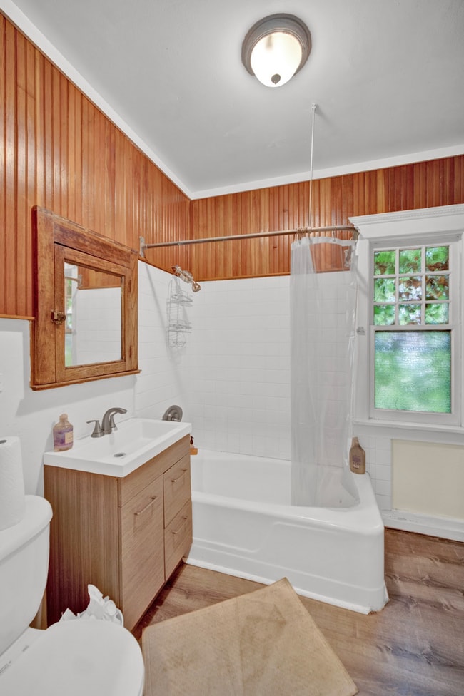 Building Photo - 826 Hamlin St