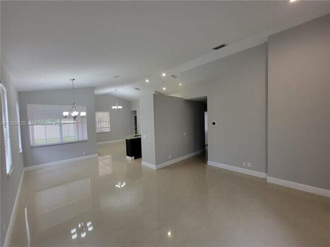 Building Photo - 928 Falling Water Rd