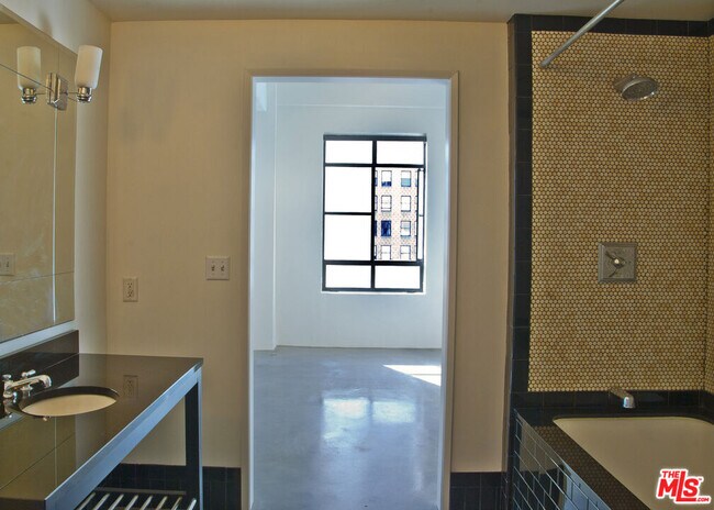 Building Photo - 849 S Broadway