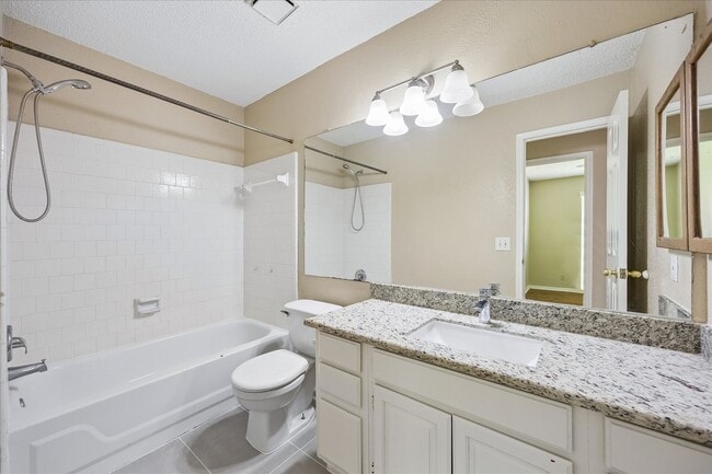 Building Photo - 3207 Rimrock Dr