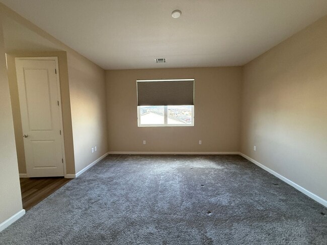 Building Photo - Experience refined living in this beautifully appointed 4-bedroom + den, 3-bath executive residence.