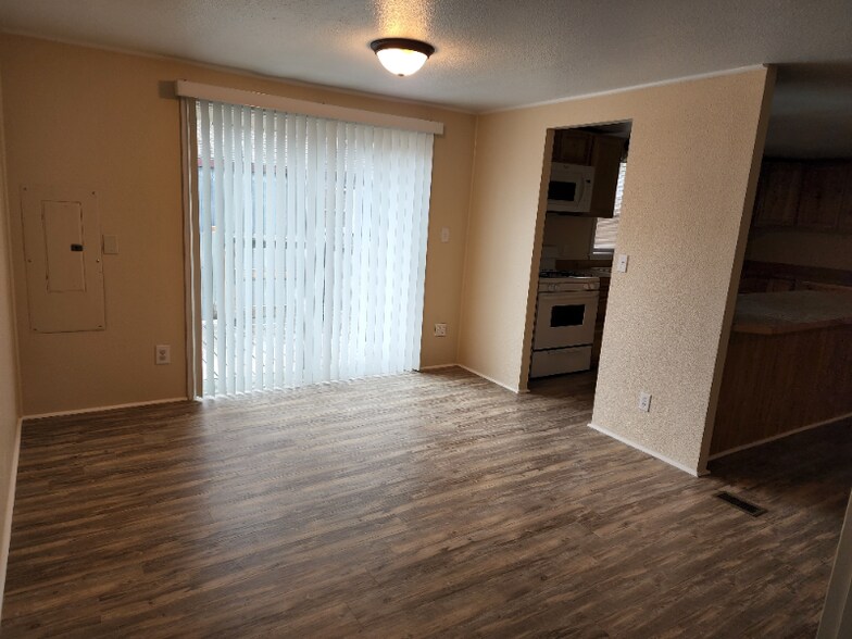 Building Photo - 407 W Jefferson St