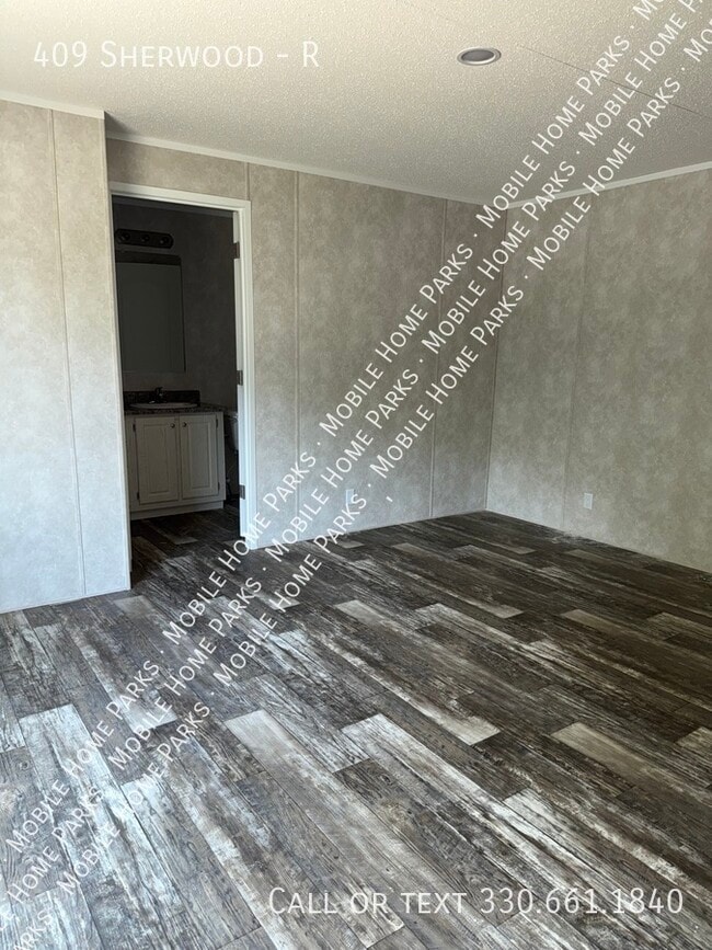 Building Photo - 409 Sherwood-R