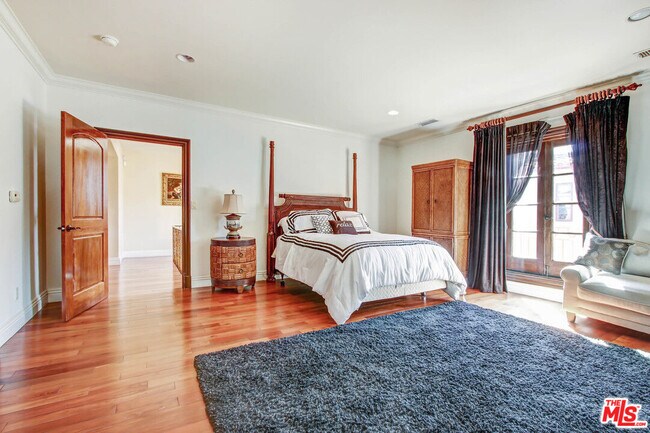 Building Photo - 725 Foothill Rd