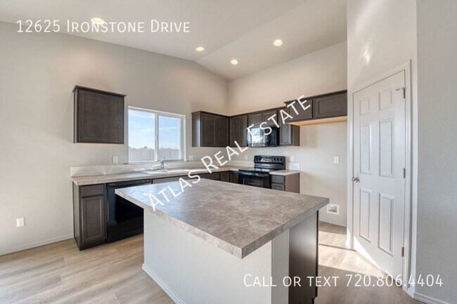 Building Photo - 4 WEEKS FREE RENT IF MOVED IN BY 4/15! Mod...