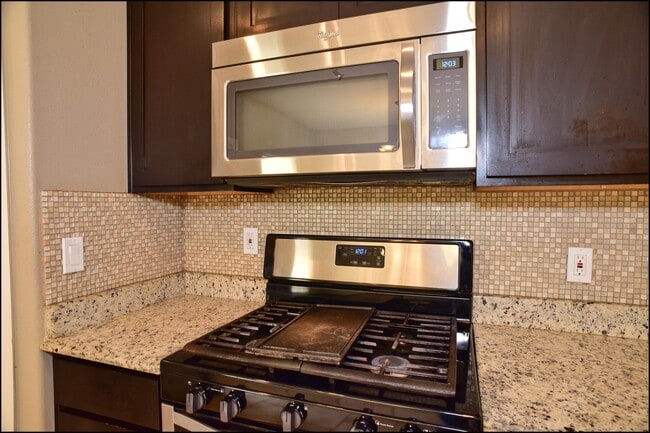 Building Photo - 3744 Loma Adriana