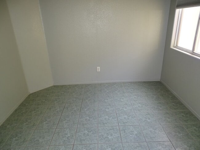 Building Photo - 3 Bedroom Single Story Northwest Vegas Home