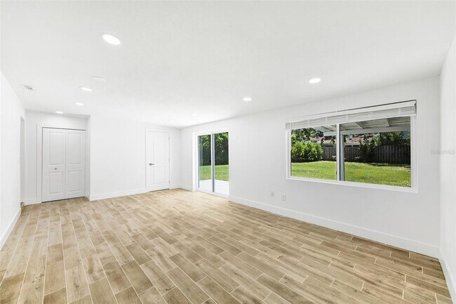 Building Photo - 2318 S Hubert Ave
