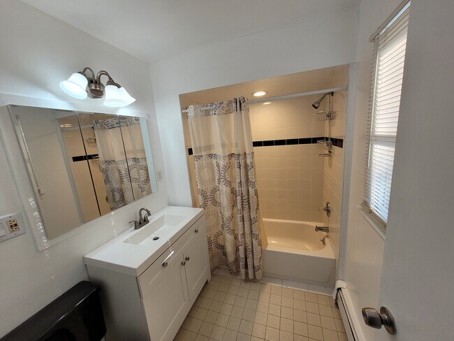 Bathroom - 2992 Grand Blvd