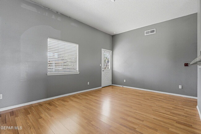 Building Photo - 305 De Palma Pl