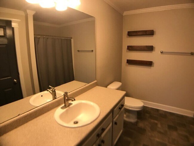 Building Photo - 111 Hunter Landing Dr