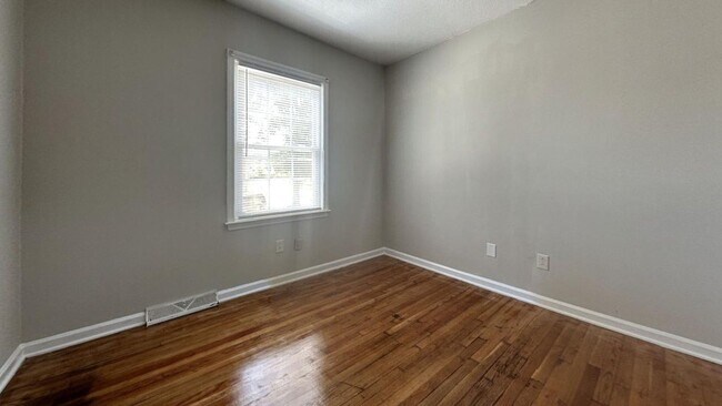 Building Photo - 2 & 3 Bedroom Townhomes in West Ashley