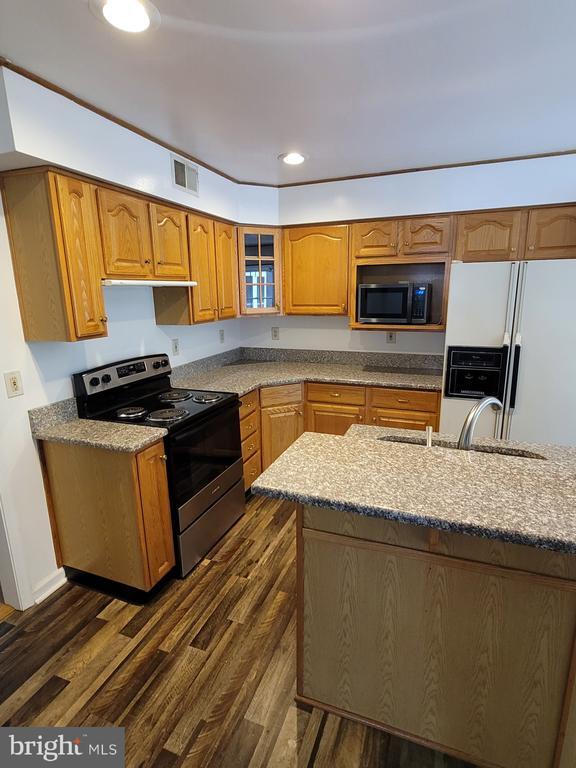 Building Photo - 2435 Pimpernel Dr