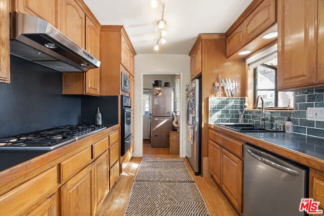 Building Photo - 3972 Keeshen Dr