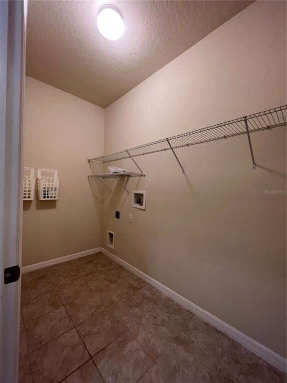 Building Photo - 1310 Oakcrest Ct