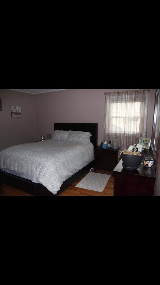 Building Photo - 24 Greenbrier Dr