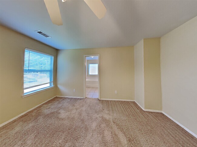 Building Photo - 1101 Shadow Glenn Dr