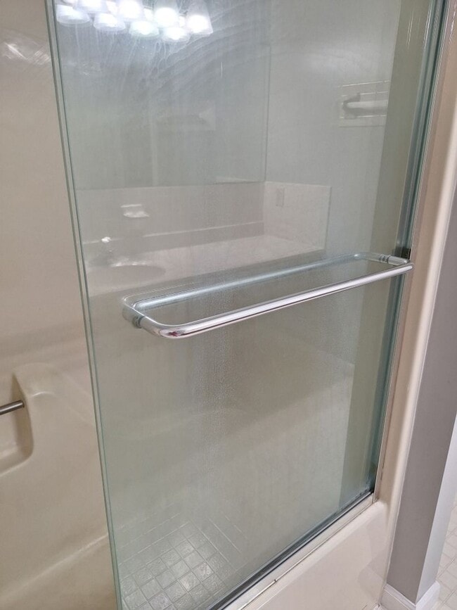 Building Photo - 4bd/3 bath located in desirable neighbor in Fox Den Subdivision in West Knoxville