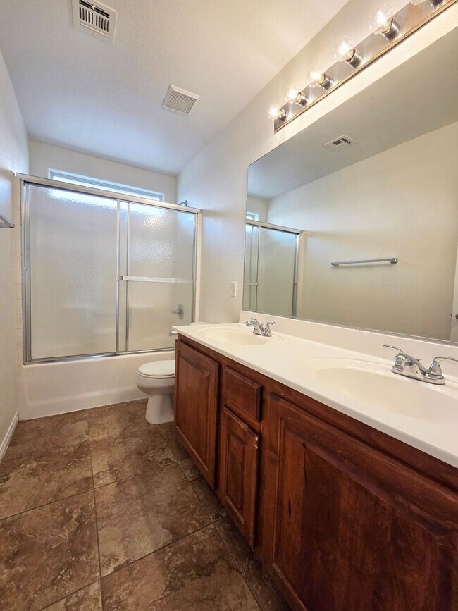 Building Photo - Spacious 4 Bed Home with Loft & 3-Car Garage