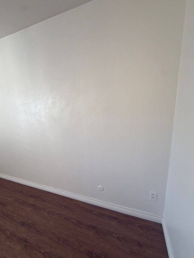 Building Photo - DESIRABLE TWO BEDROOM TWO BATH HOME IN STUDIO CITY