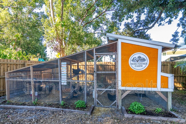 Building Photo - 915 Woodleaf Way