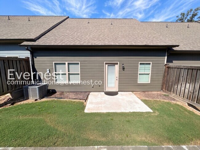 Building Photo - Spacious 3 Bed, 2.5 Bath Town Home with Garage and Patio | Pet Friendly | Available Now!