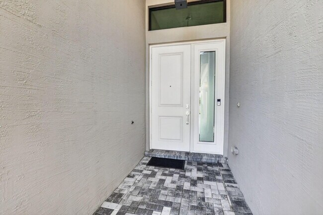 Building Photo - 17358 Santaluce Mnr