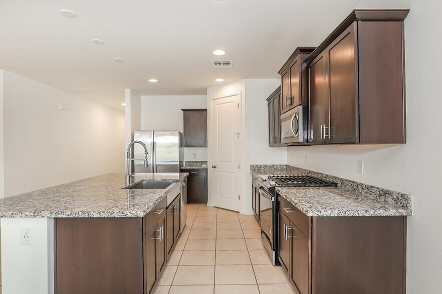 Building Photo - 11014 W Luxton Ln