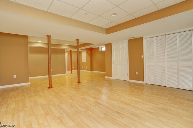 Building Photo - 215 Raymound Blvd