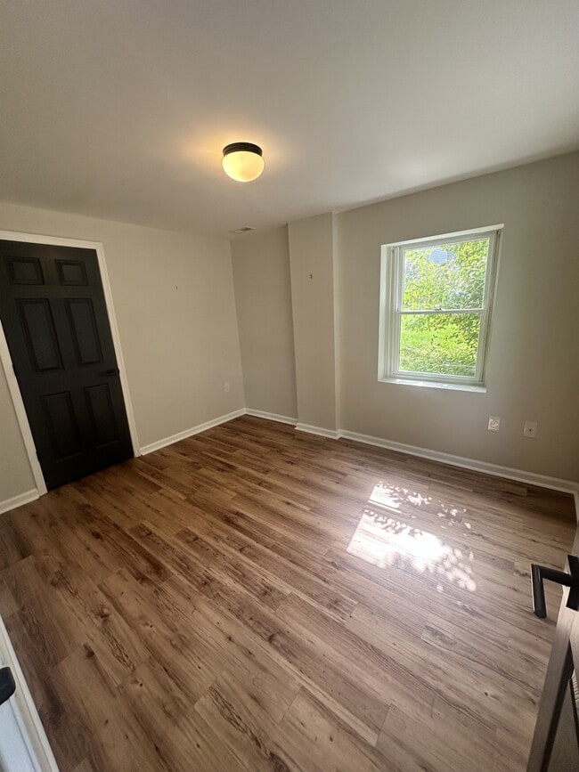 Building Photo - 4640 Newington Rd