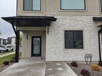 Building Photo - 476 S 900 W