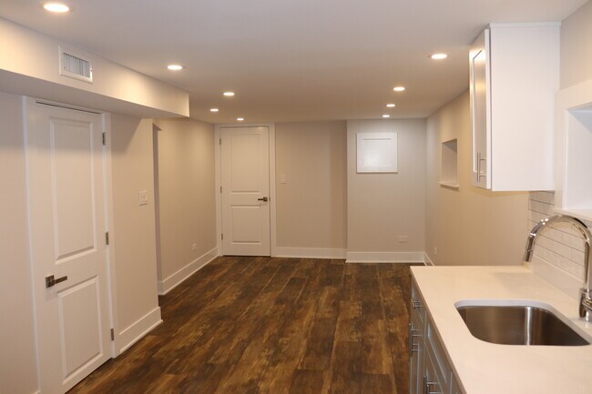 Building Photo - 3418 N Nordica Ave