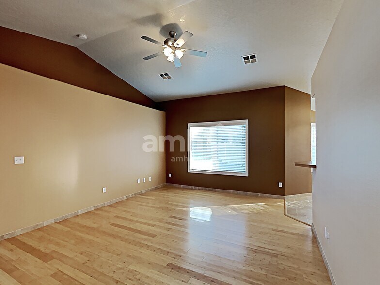 Building Photo - 11115 W Rose Lake St