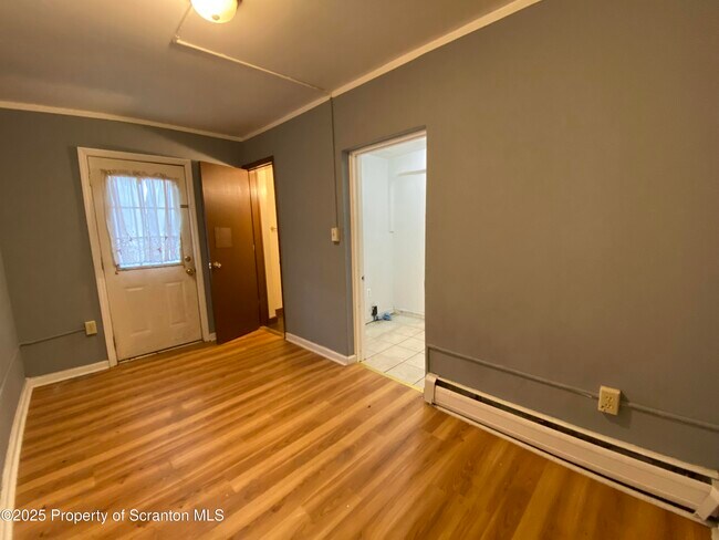 Building Photo - 416 E Elm St