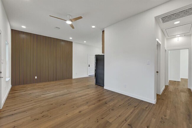 Building Photo - 5731 Belvedere Dr