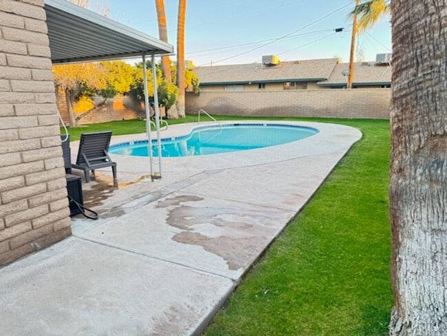Building Photo - 2 bedroom townhome in Phoenix