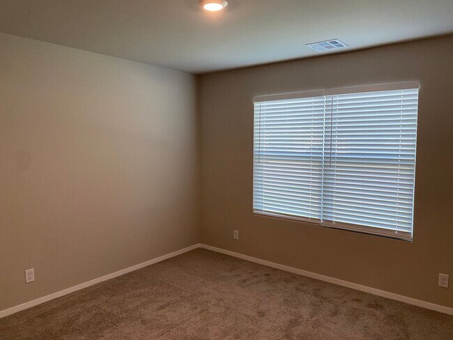 Building Photo - Beautiful 4 bed/2bath home in Broken Arrow...