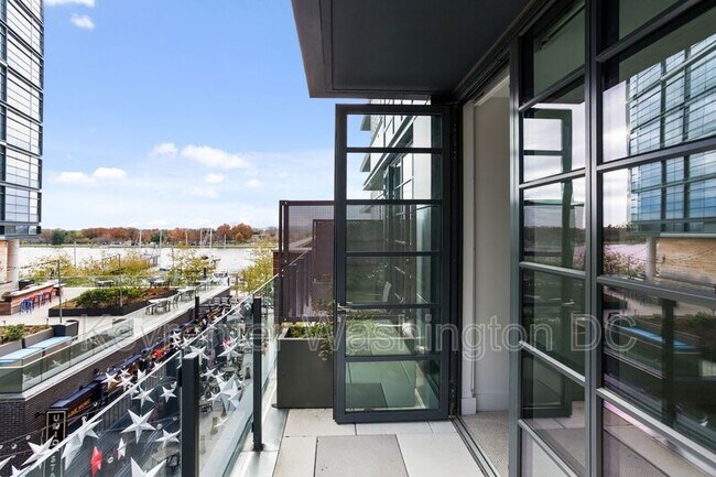 Building Photo - 45 Sutton Square SW