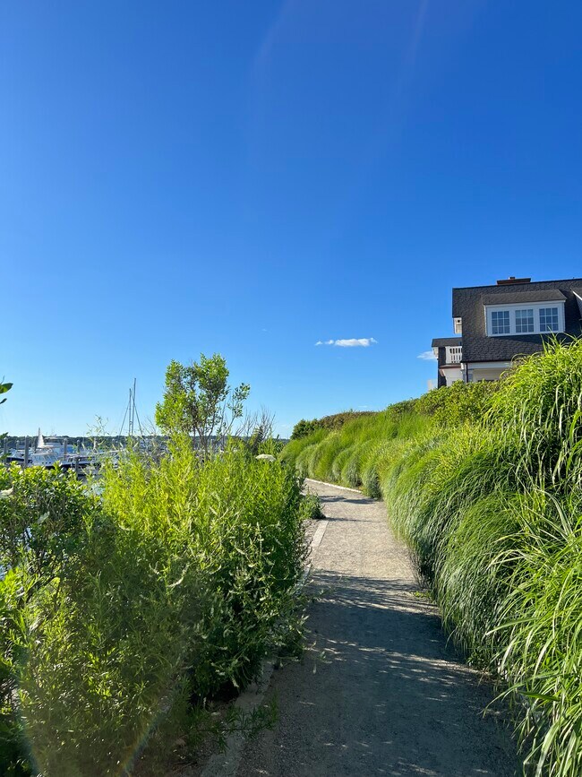 Building Photo - 1 Front St