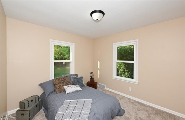 Building Photo - 357 E Paige Ave