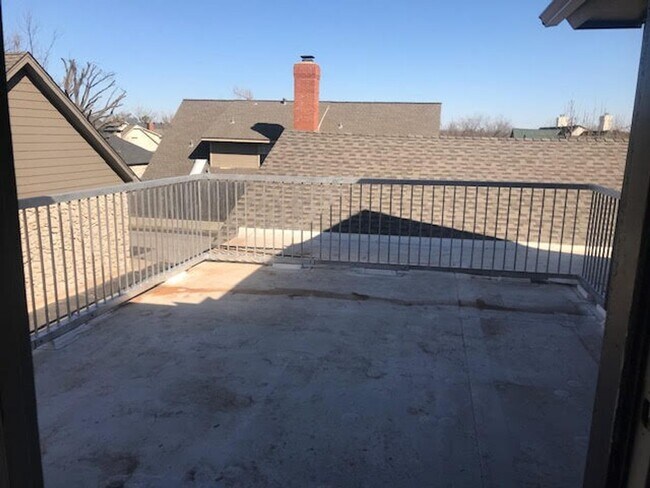 Building Photo - 2 Masters - Lawn Care Provided  - 3 bds/3 baths