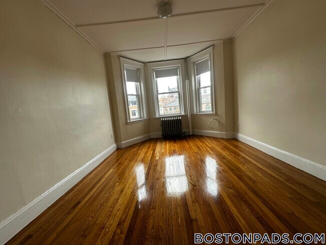 Building Photo - 1175 Boylston St