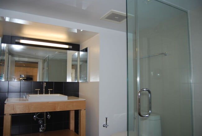 Building Photo - 1 BR 1 BA Condo in The Montage